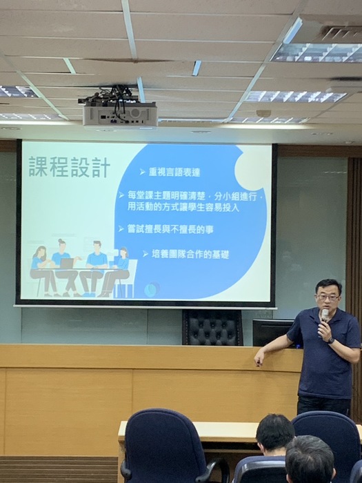 111學年度第二學期院導師會議暨教學知能研習座談圖片